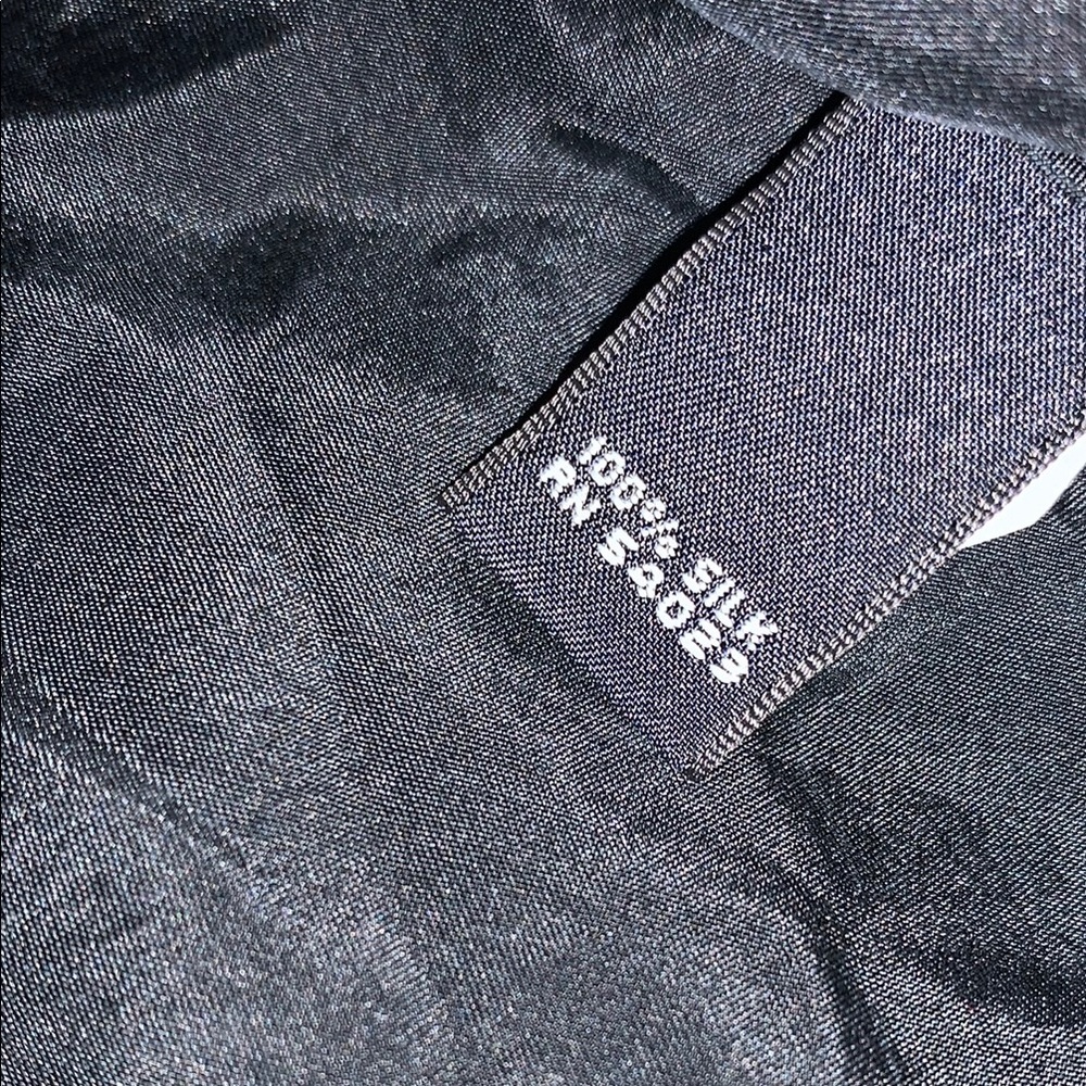 Banana Republic XS 100% Silk Black Camisole Top A-Line silhouette - Picture 6 of 6